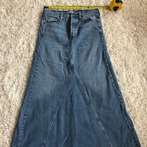 Levi’s long denim jean maxi skirt size 3